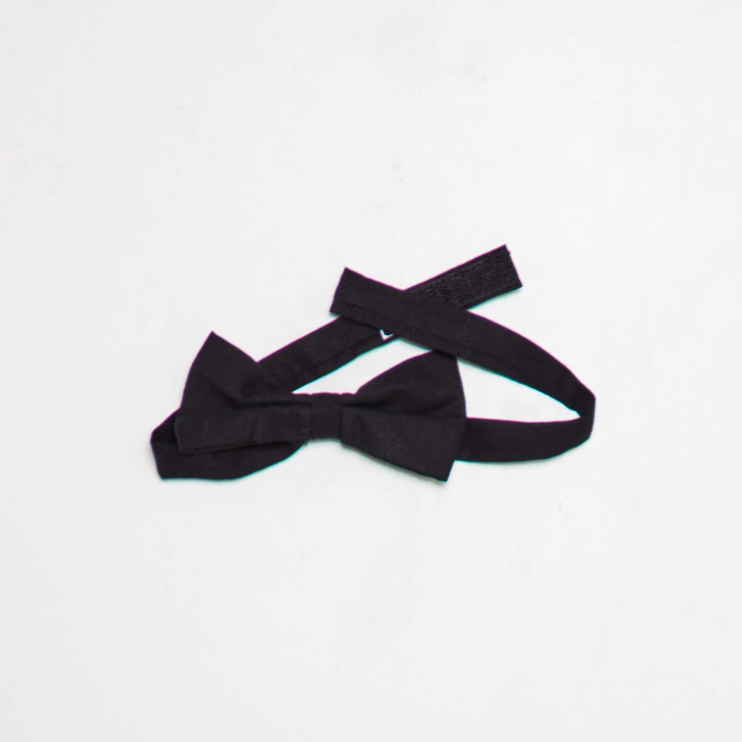 Short-sleeved shirt with bow tie black