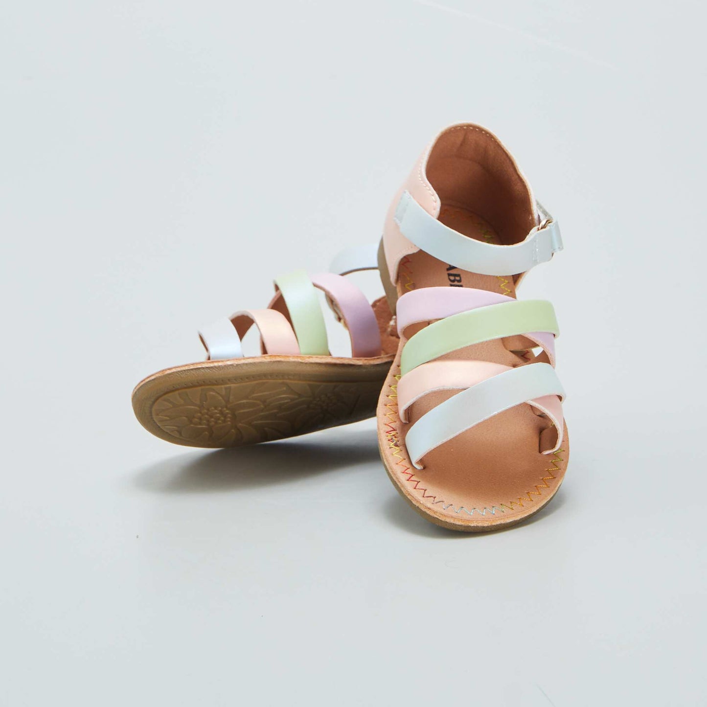 صندل بحمالات متعددة الألوان وردي