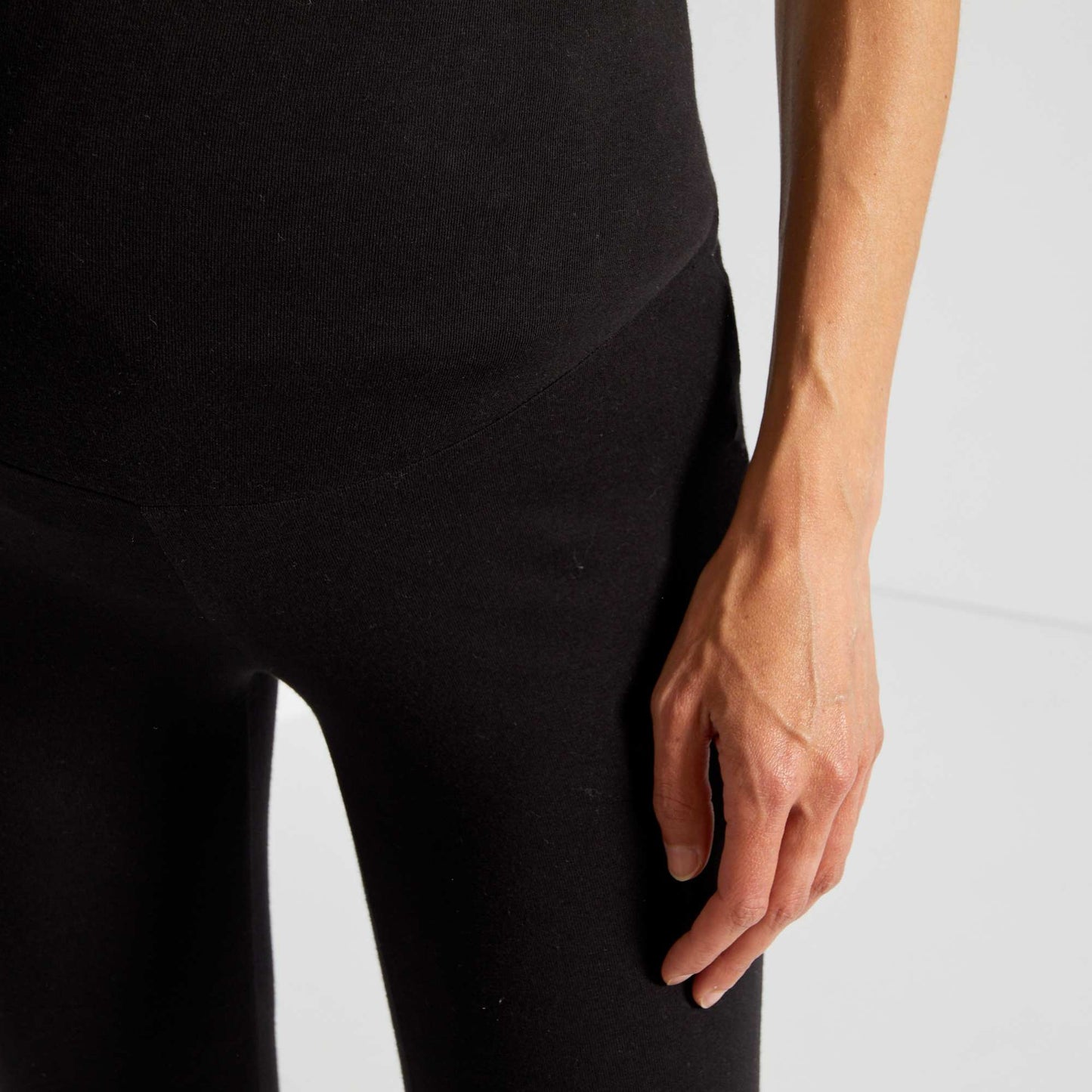 Stretch knit eco-design maternity leggings black