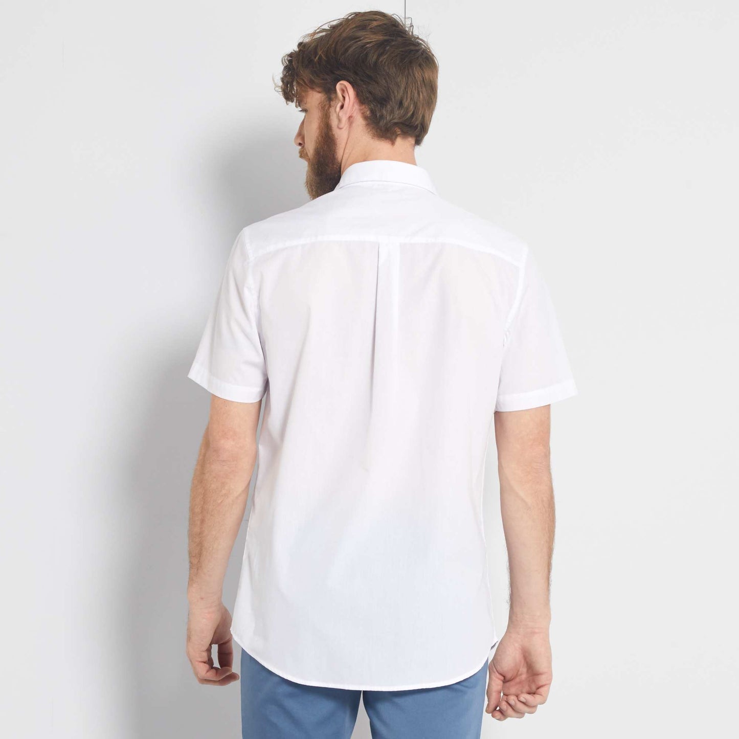 White short-sleeved shirt white