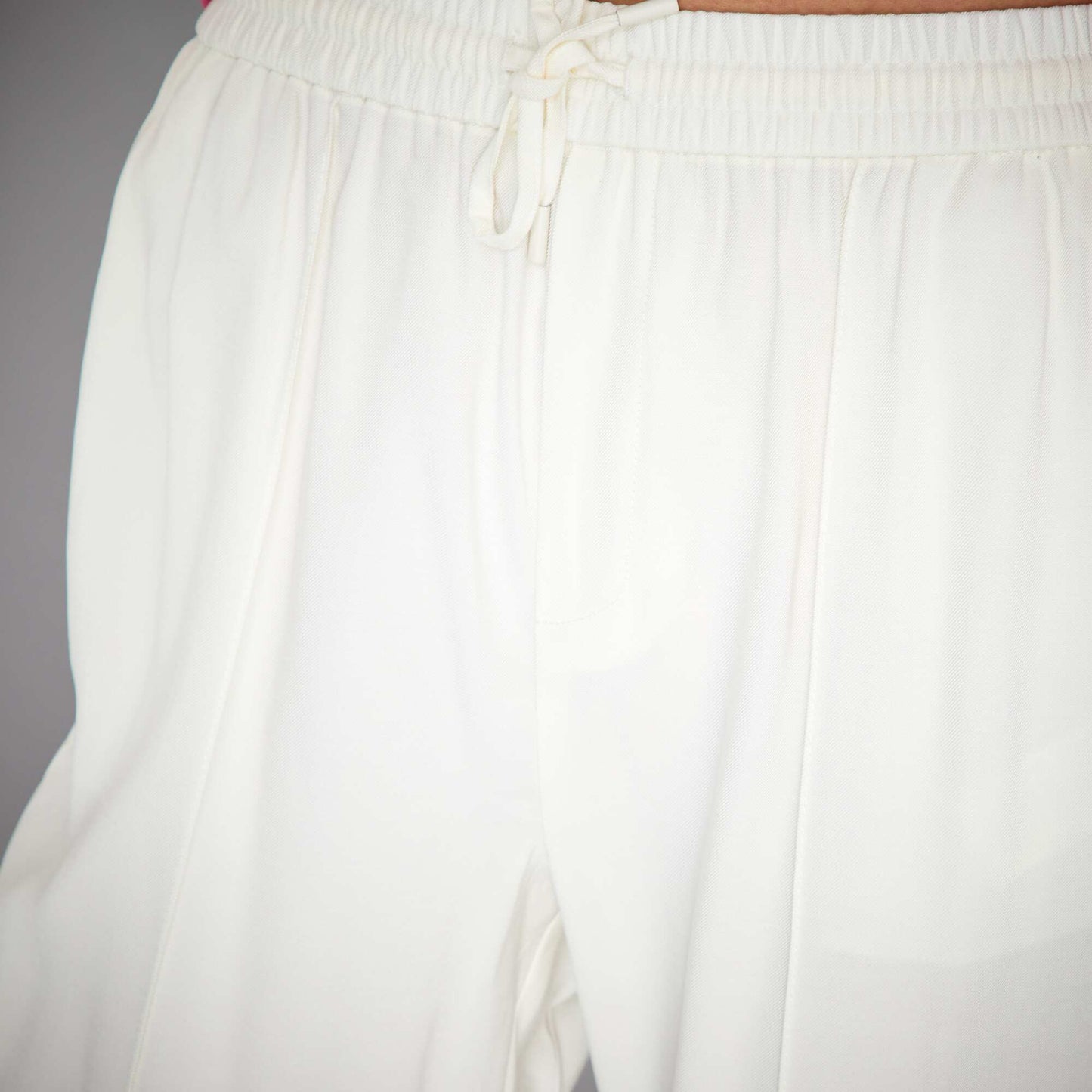 Regular-fit jogger style twill trousers WHITE