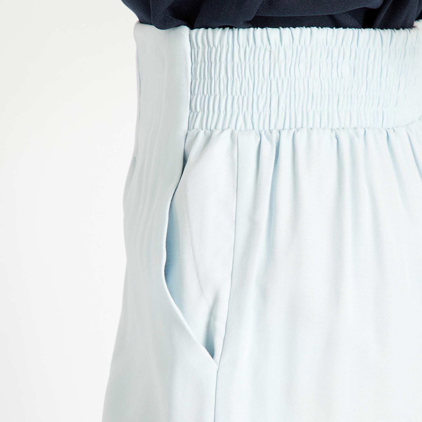 بنطلون بخصر مرتفع بساقين واسعتين أزرق