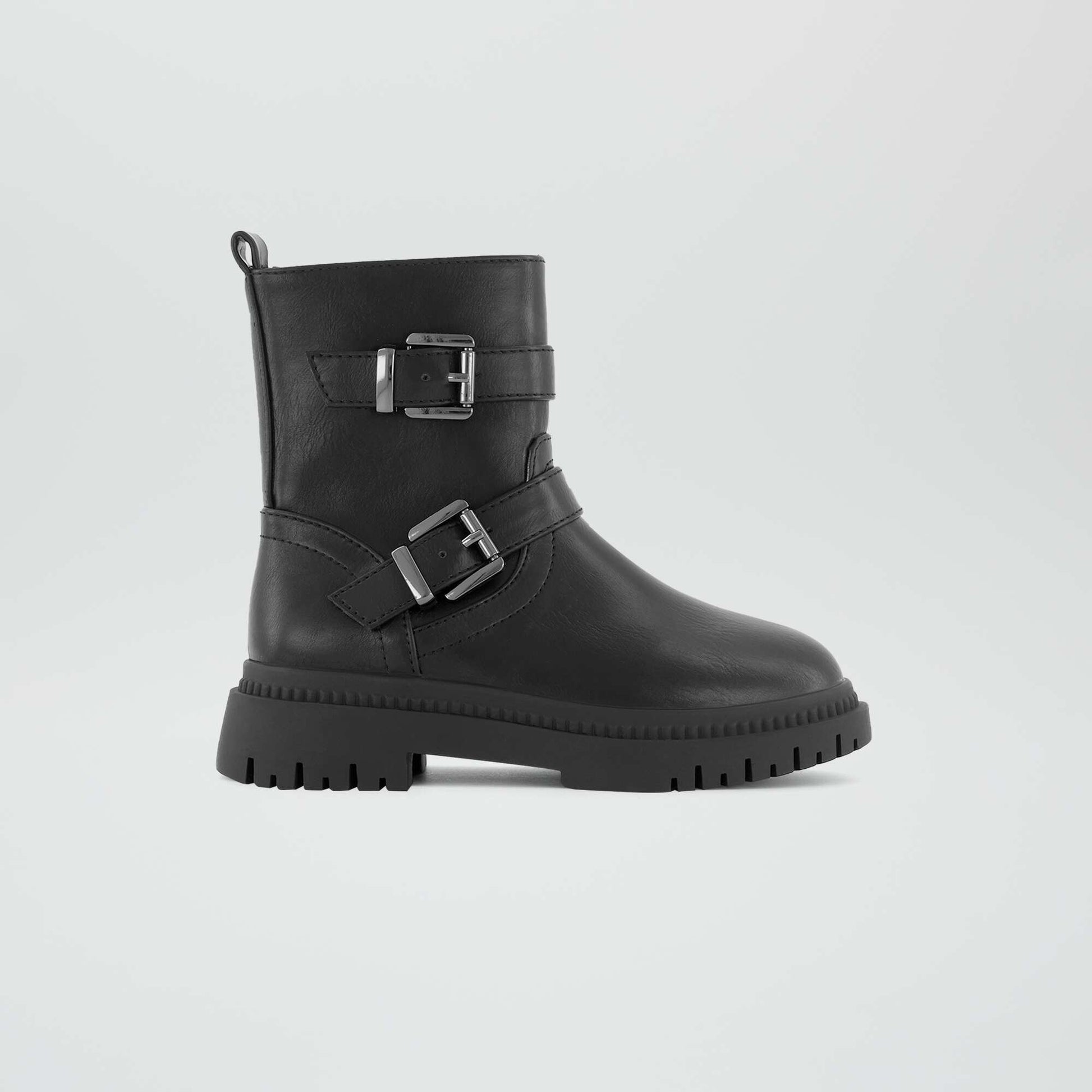 حذاء بكعب عالٍ ونعل سميك أسود