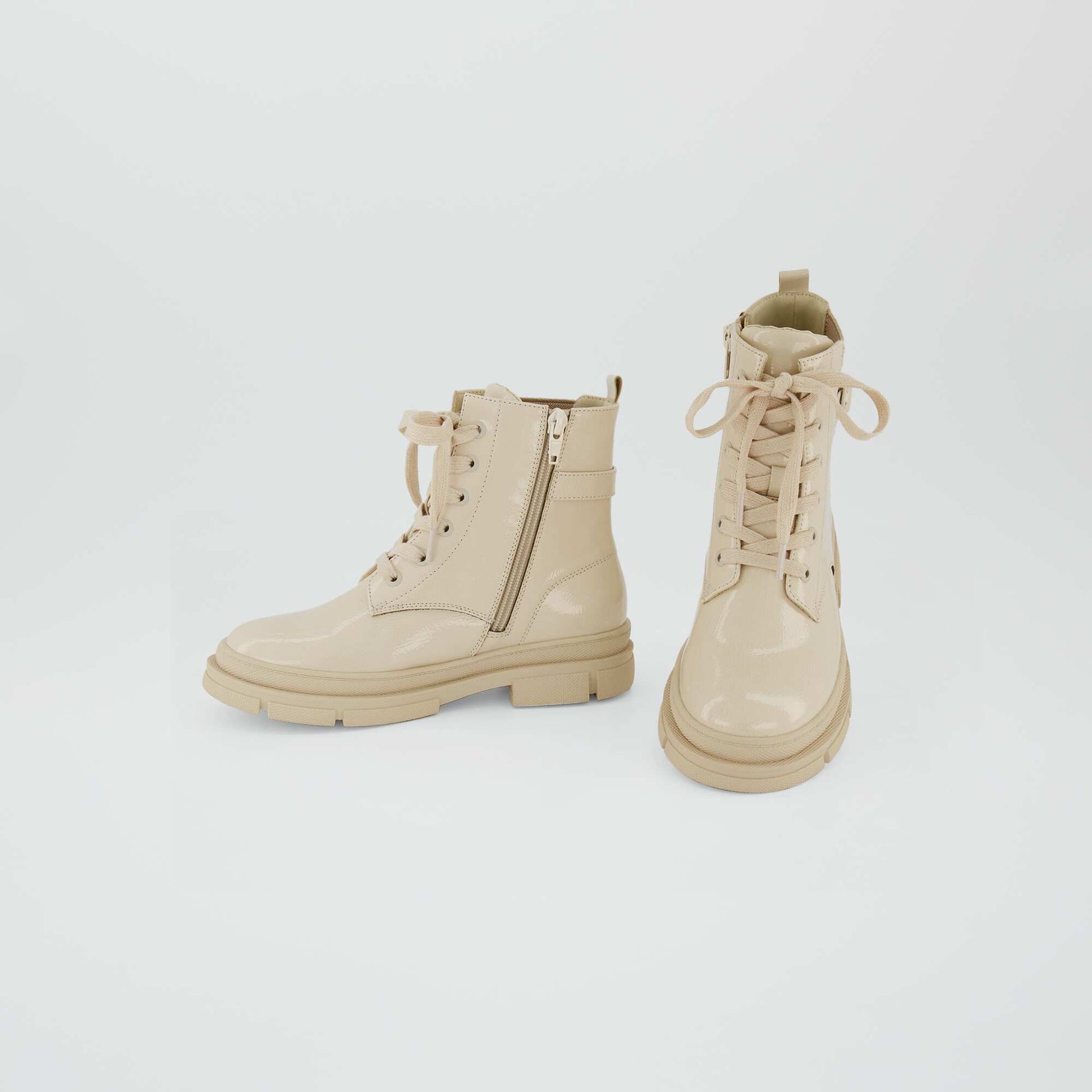 حذاء كاحل برباط ونعل مسنن BEIGE