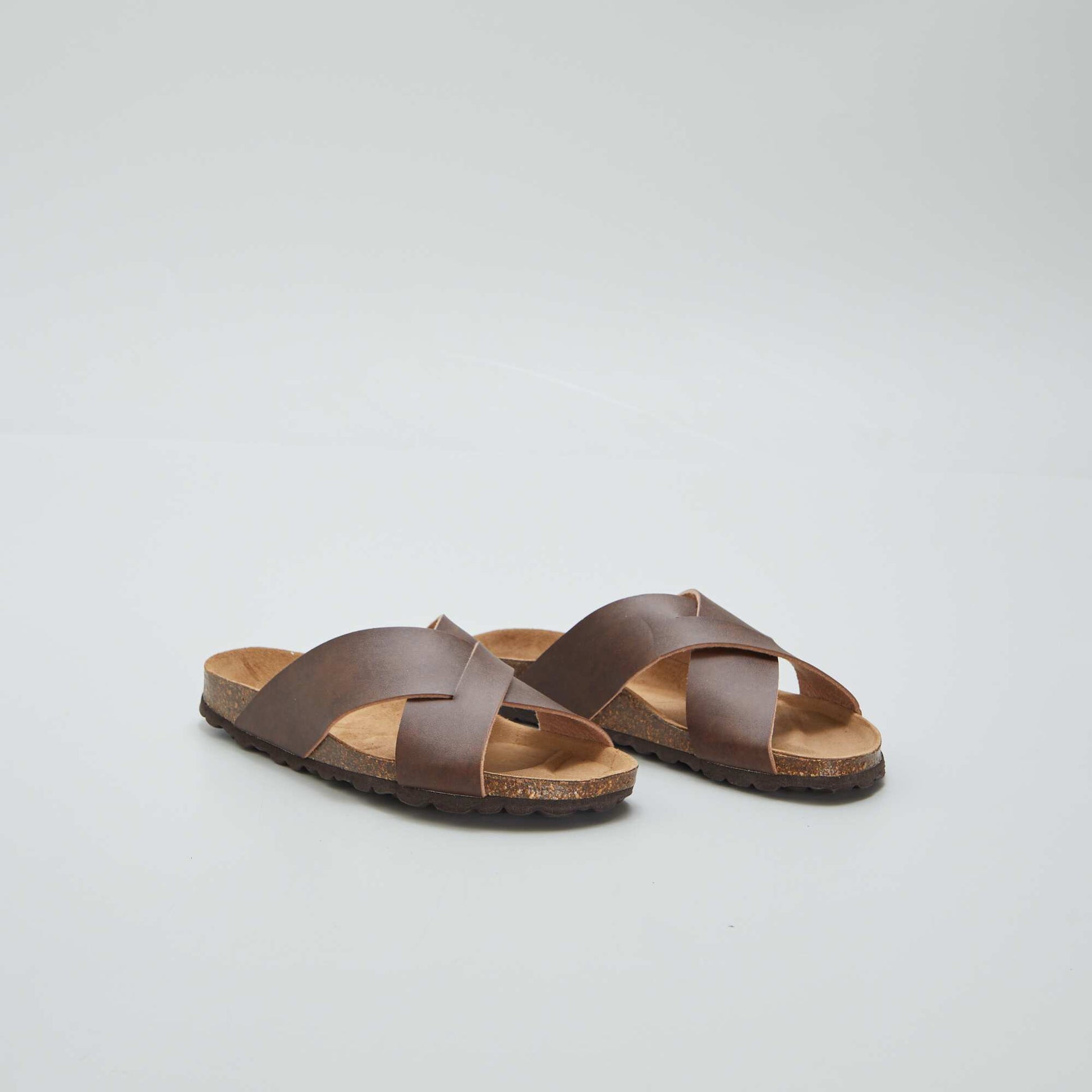 Sandals with crossover straps BROWN