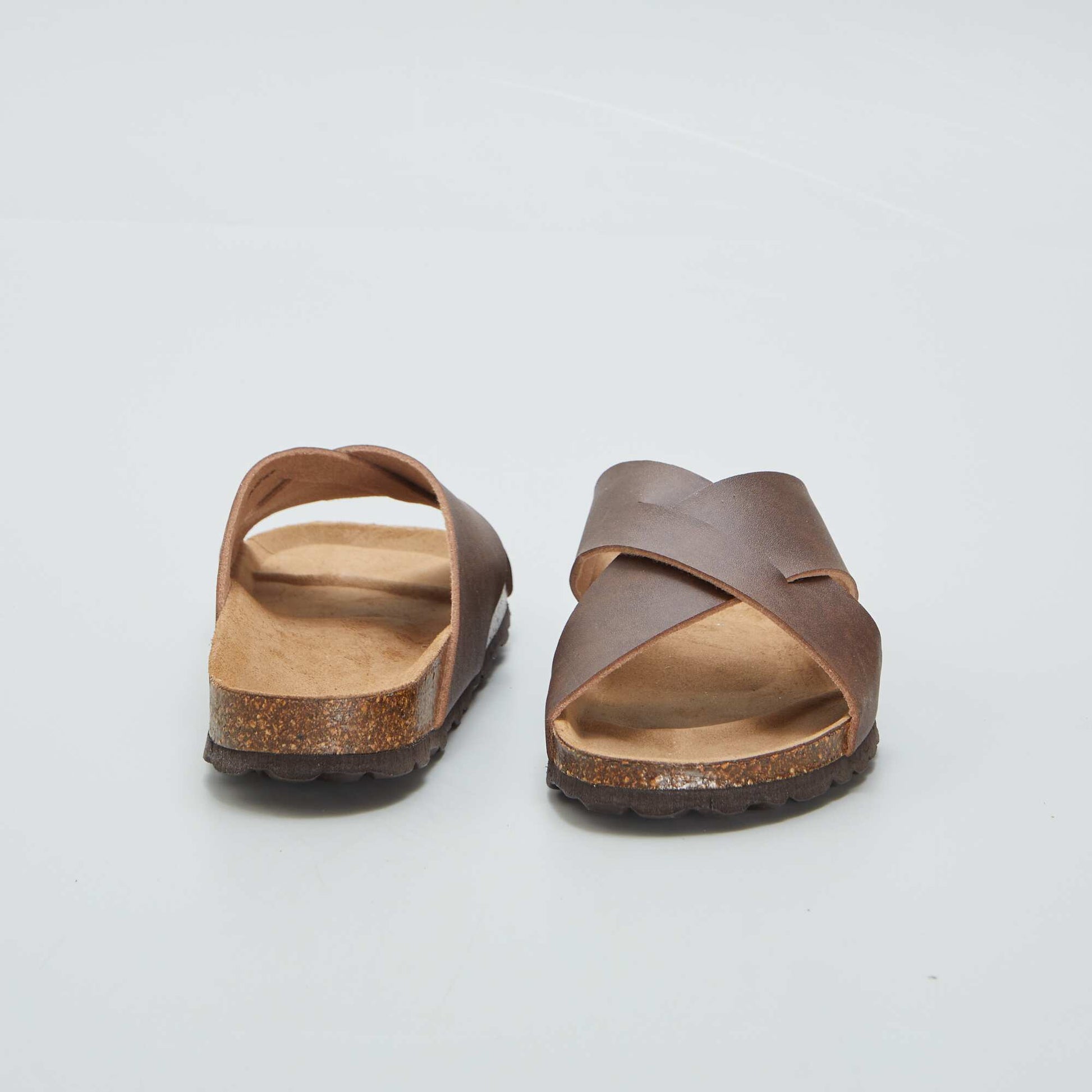 Sandals with crossover straps BROWN