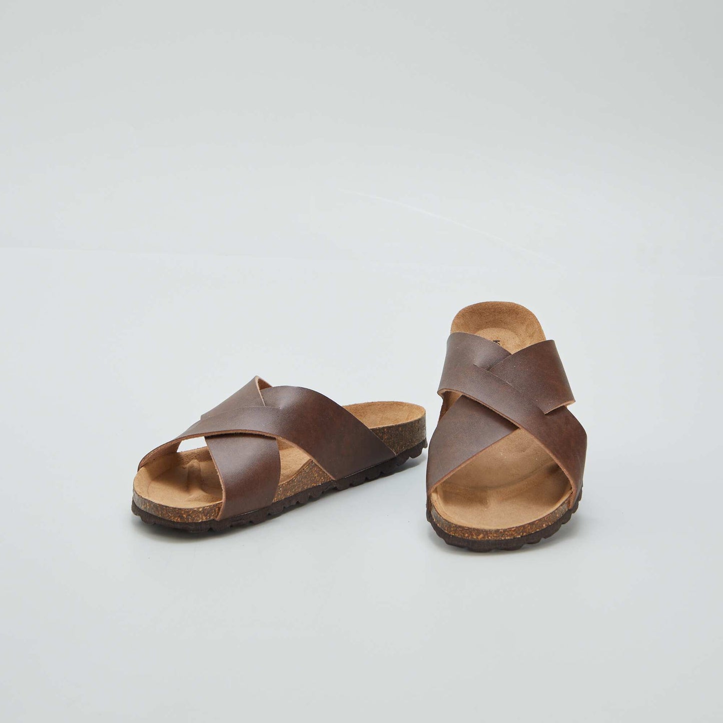 Sandals with crossover straps BROWN