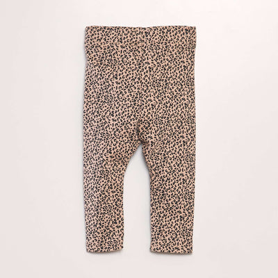 طماق طويلة منقوشة باللون البيج