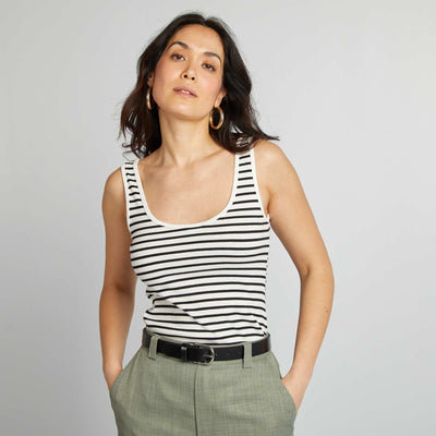 سترة أعلى أبيض