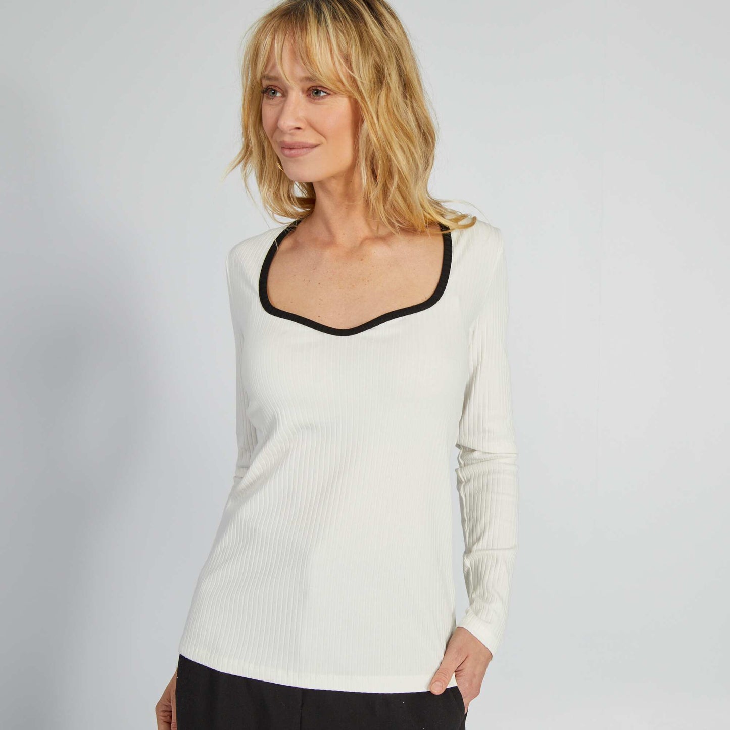 Ribbed T-shirt with wide collar WHITE