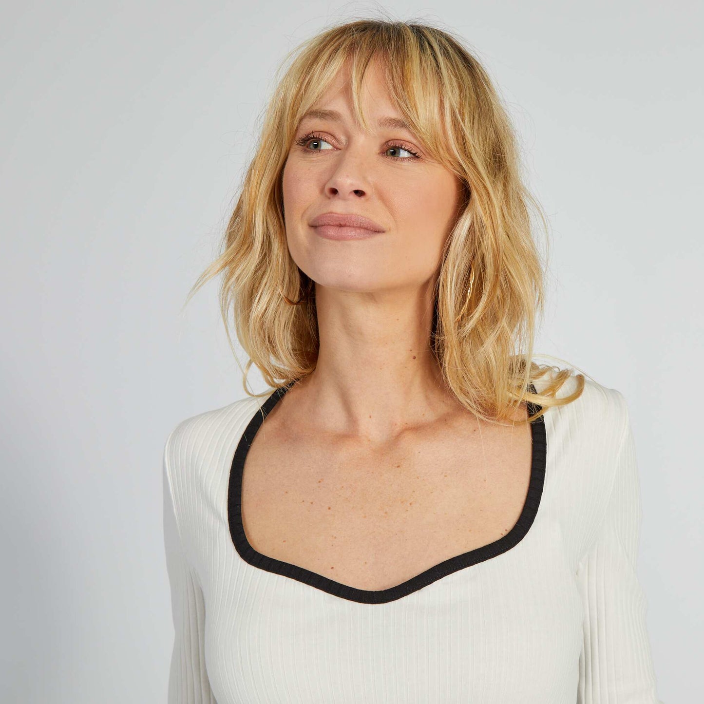 Ribbed T-shirt with wide collar WHITE