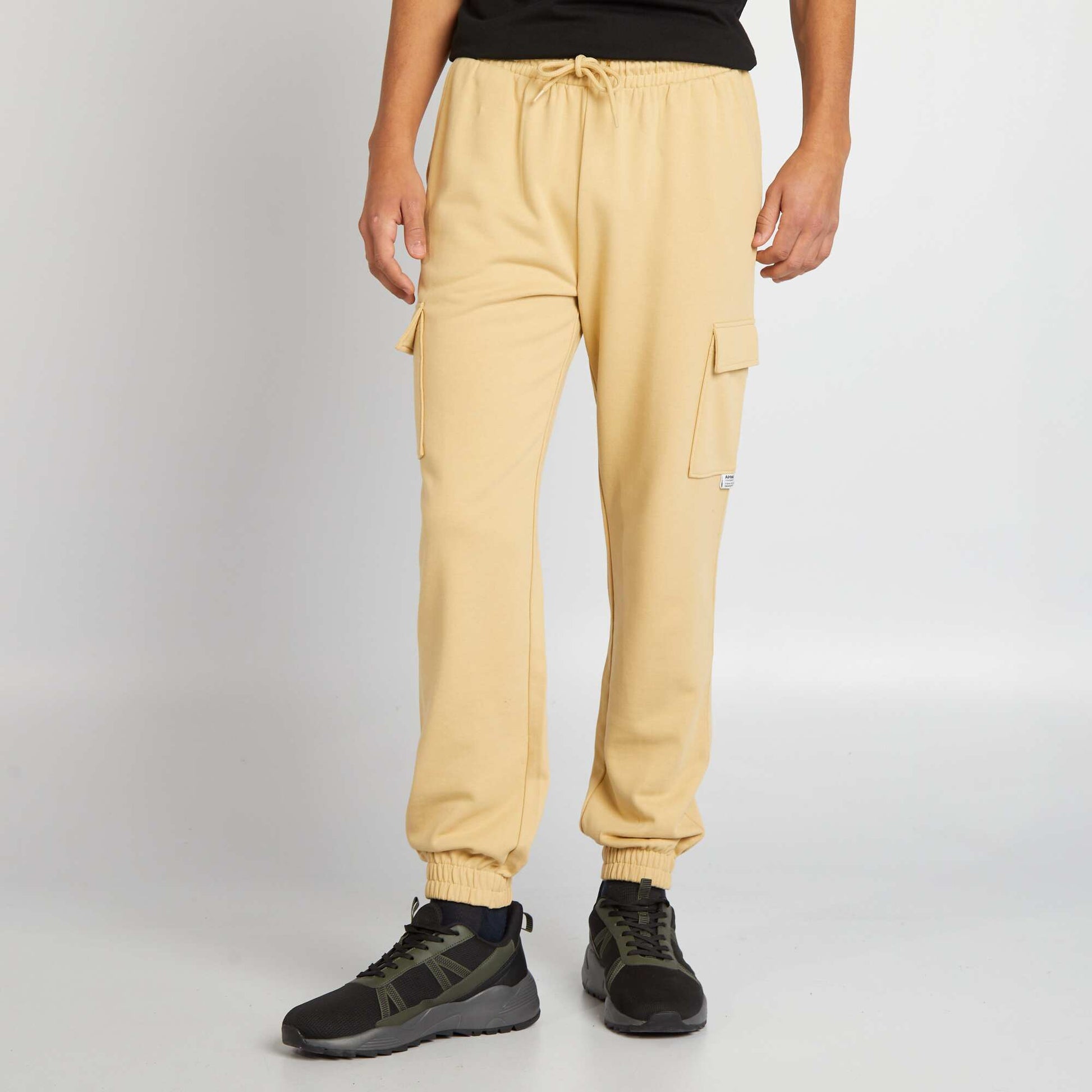 بنطلون رياضي متعدد الجيوب بيجي
