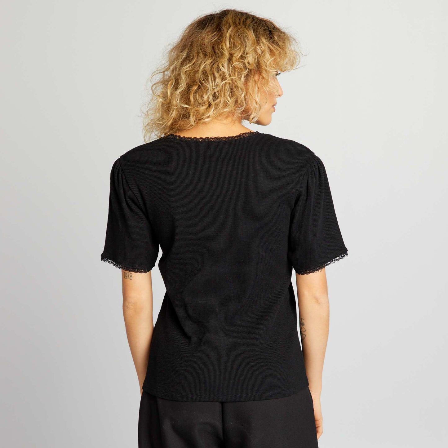 Ribbed T-shirt with lace trim black