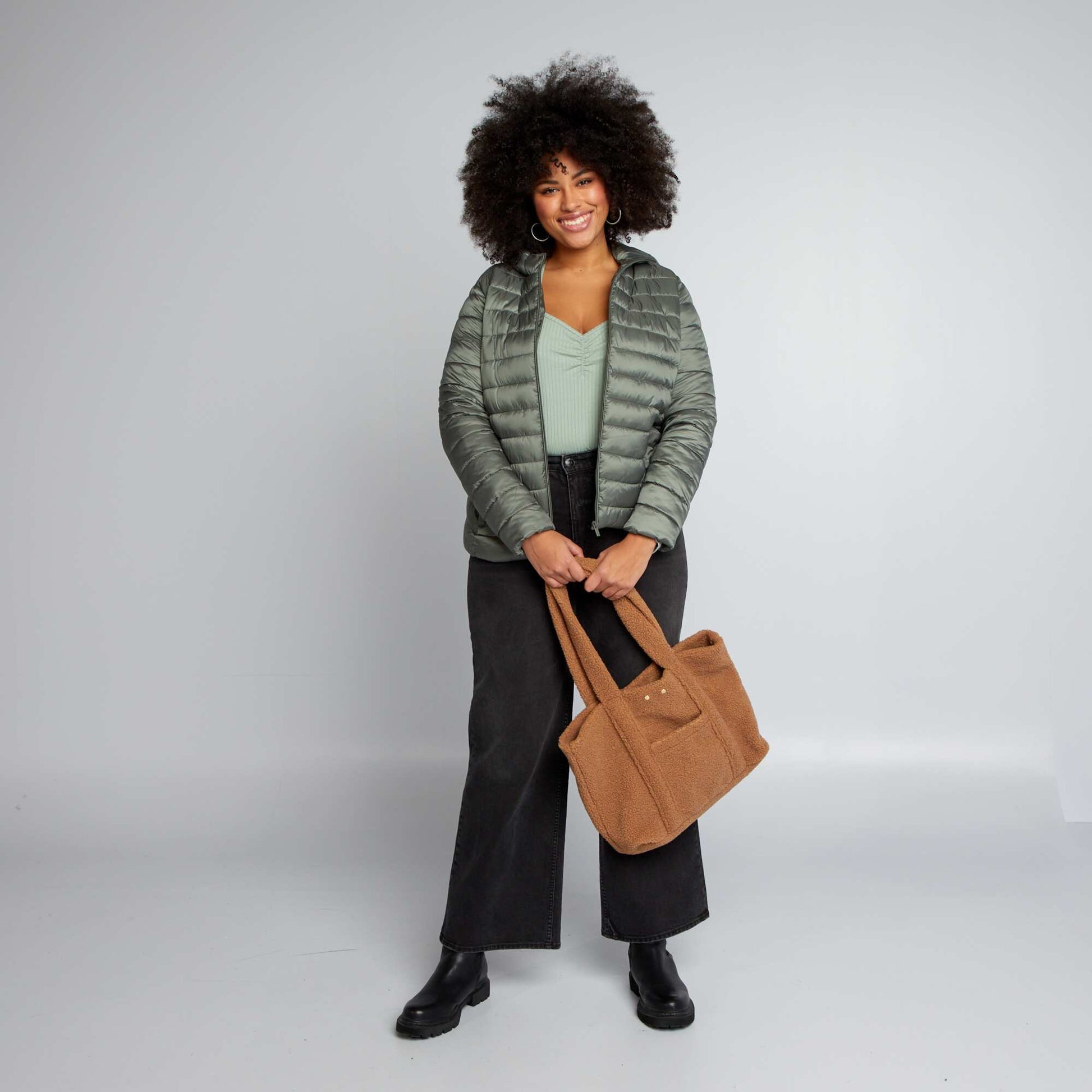 Ribbed T-shirt with stylish V-neck GREEN