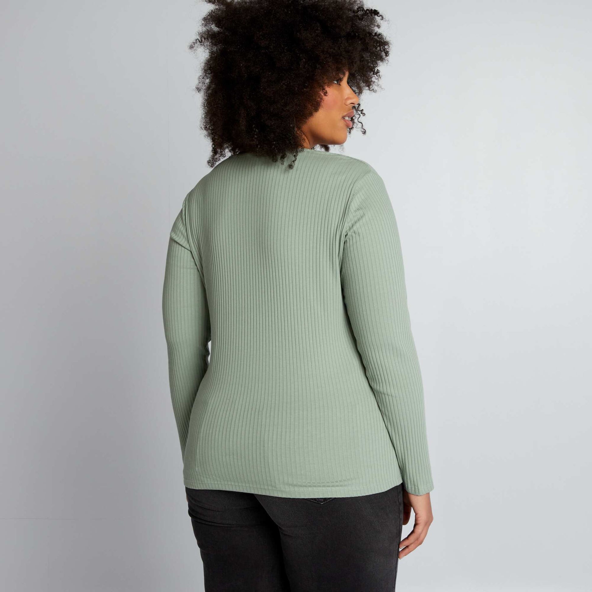 Ribbed T-shirt with stylish V-neck GREEN
