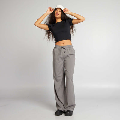 تي شيرت قصير الأكمام قصير الأكمام أسود