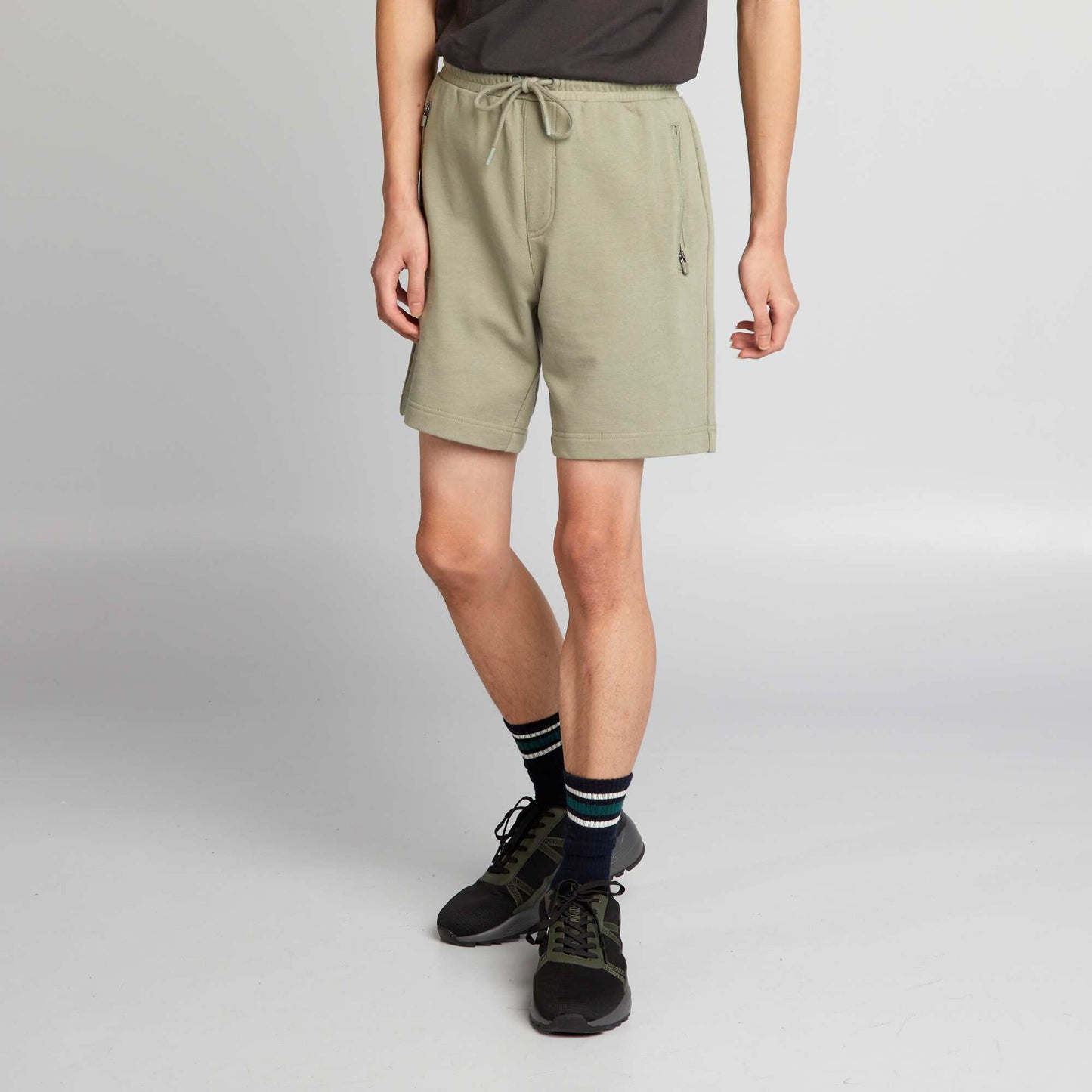 Sweatshirt fabric shorts with zipped pockets GREEN