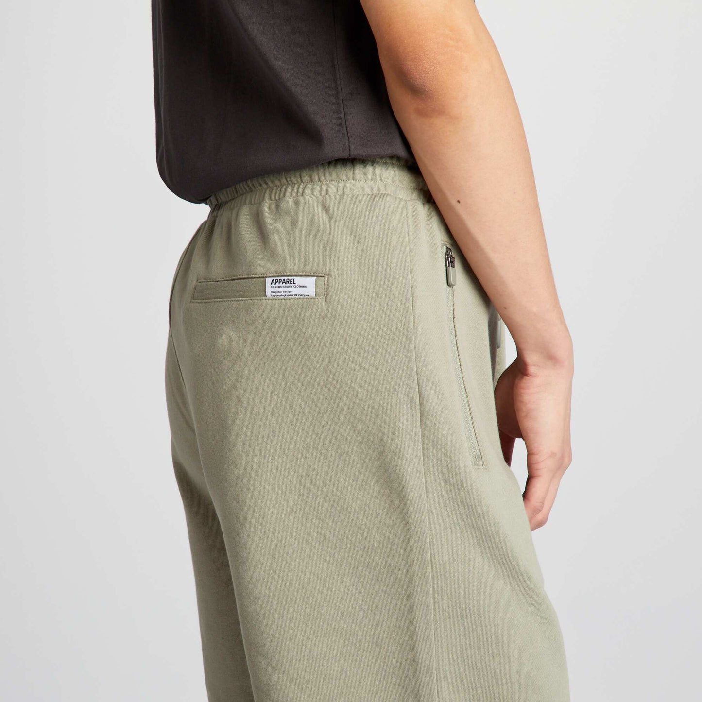 Sweatshirt fabric shorts with zipped pockets GREEN