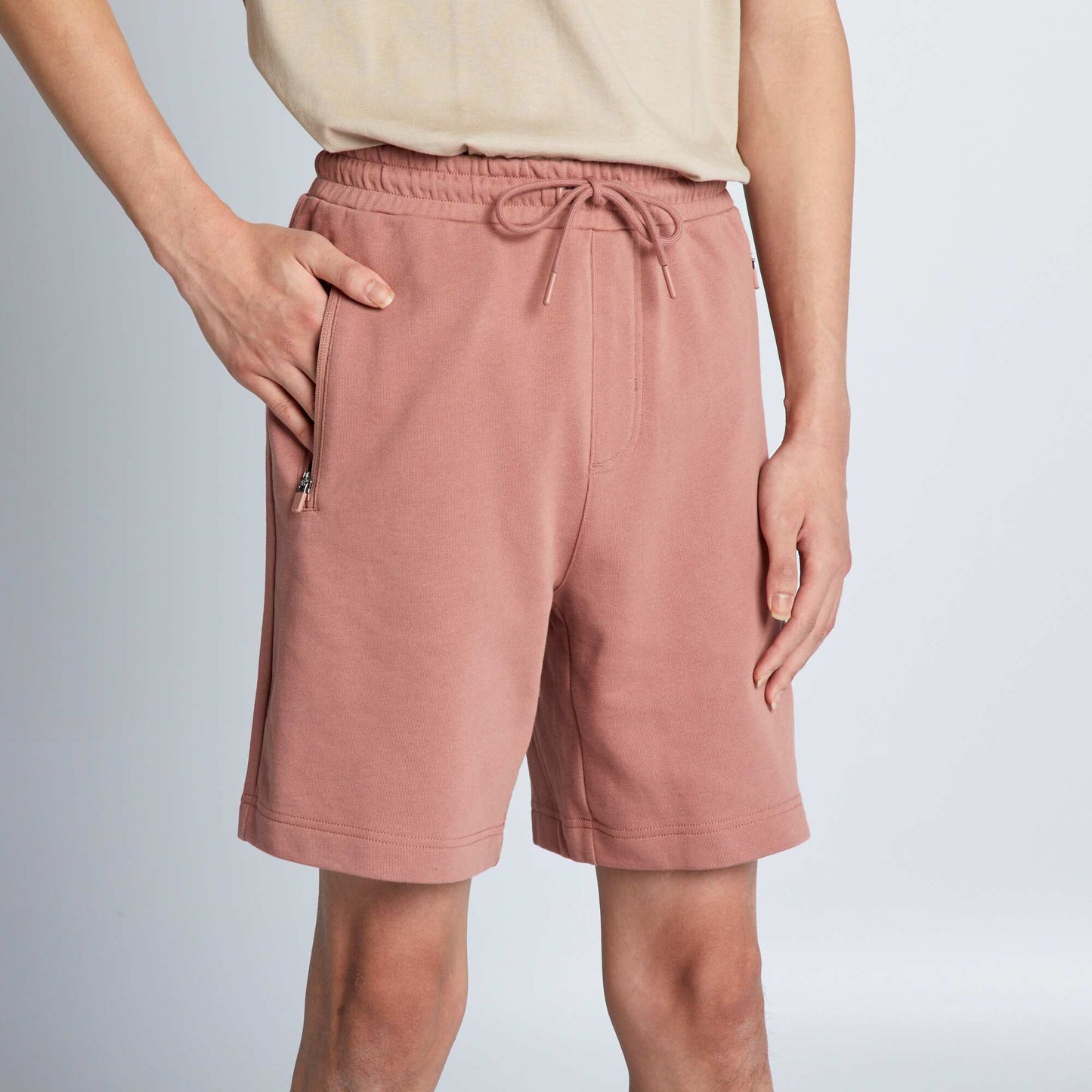 Sweatshirt fabric shorts with zipped pockets BROWN