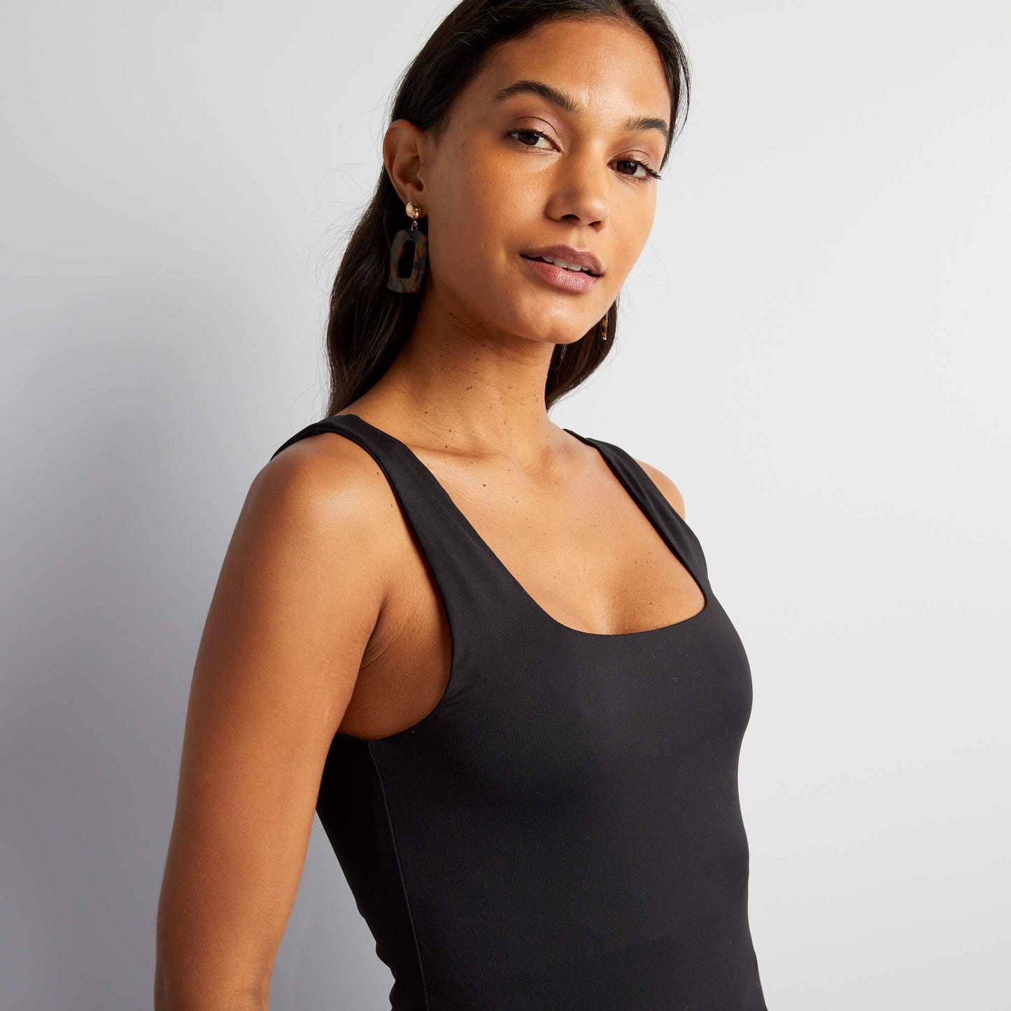 Stretch T-shirt with square neckline black