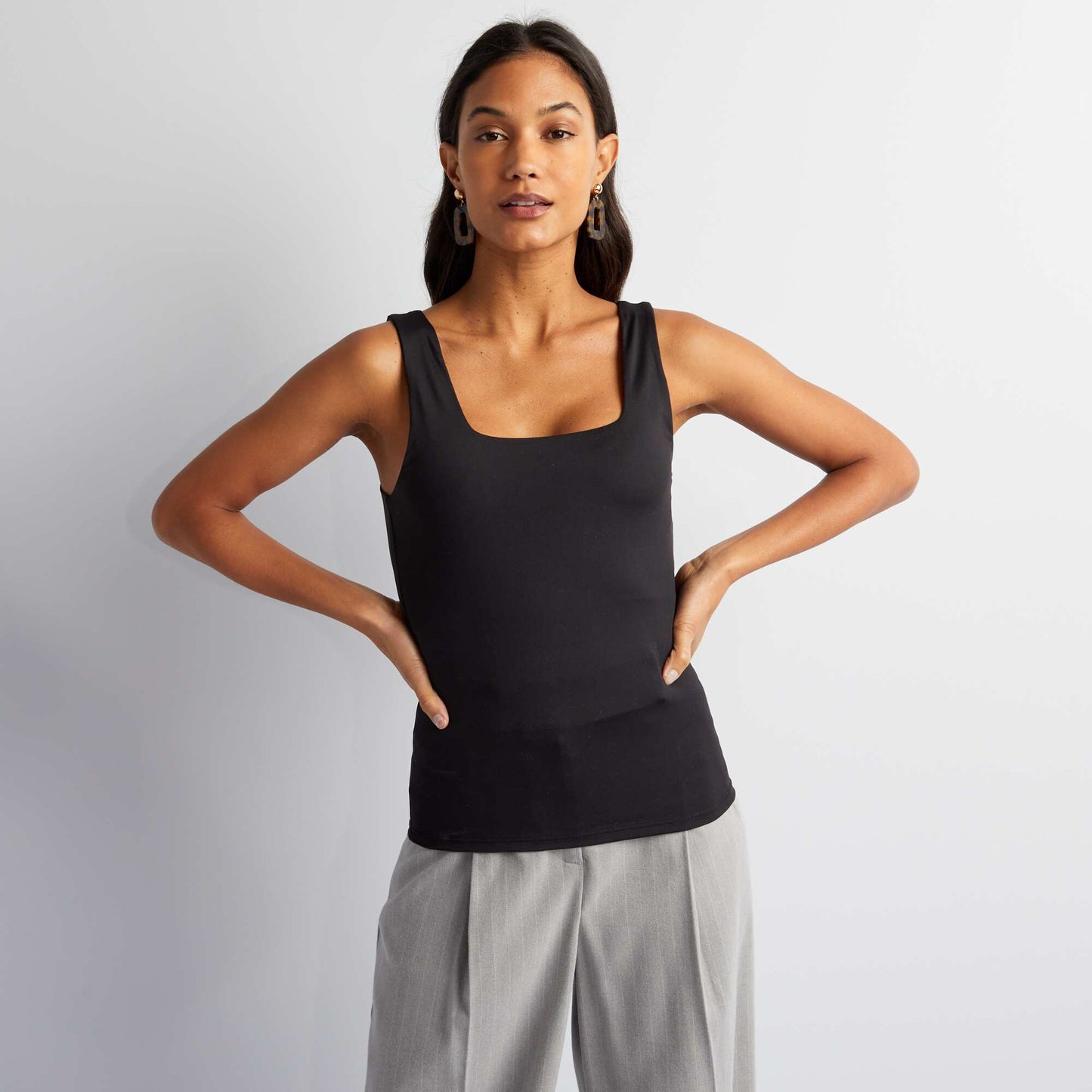 Stretch T-shirt with square neckline black