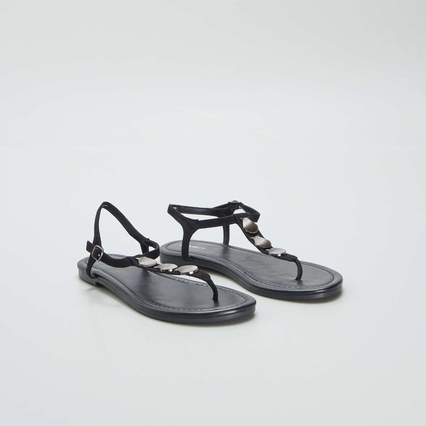 Sandals with decorative shells black