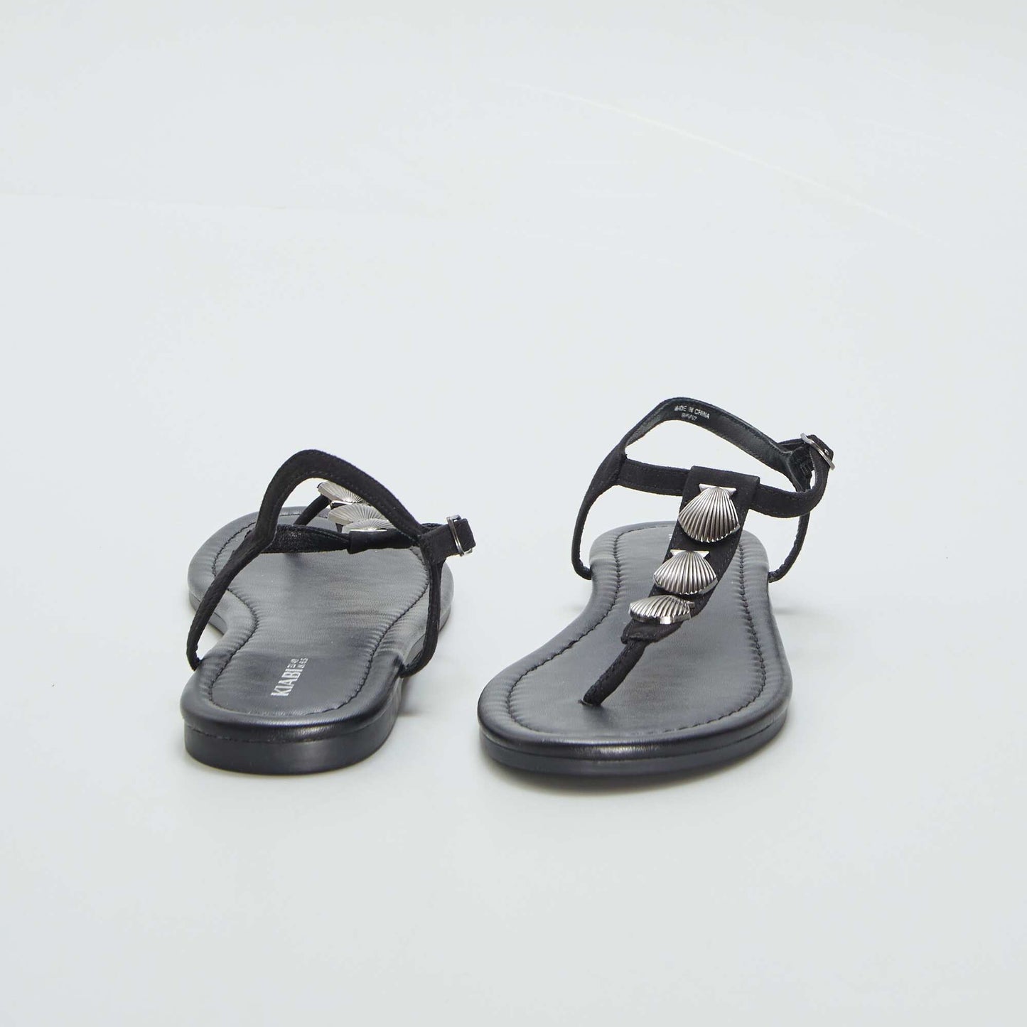 Sandals with decorative shells black