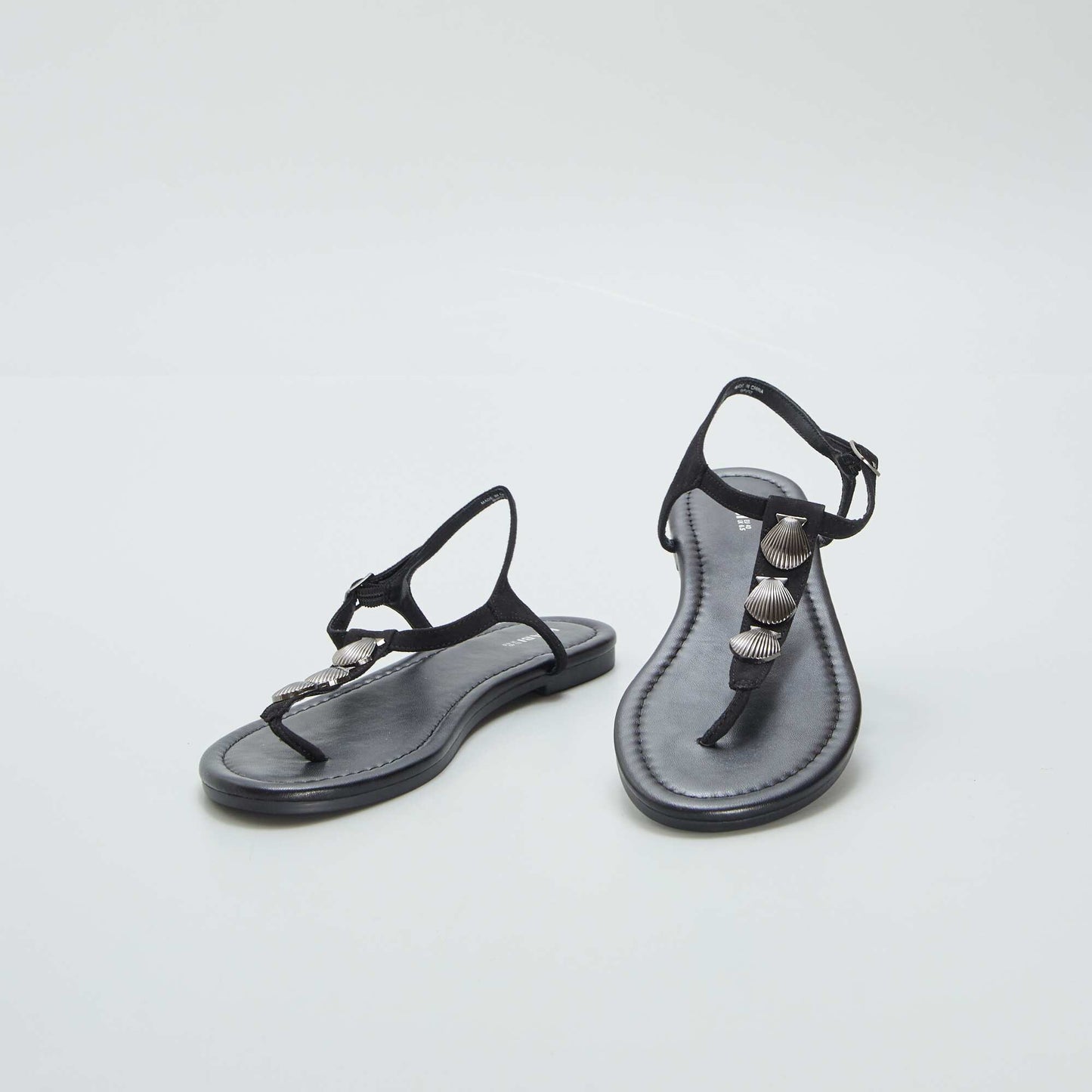 Sandals with decorative shells black