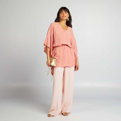 بلوزة بوهو باللون الوردي