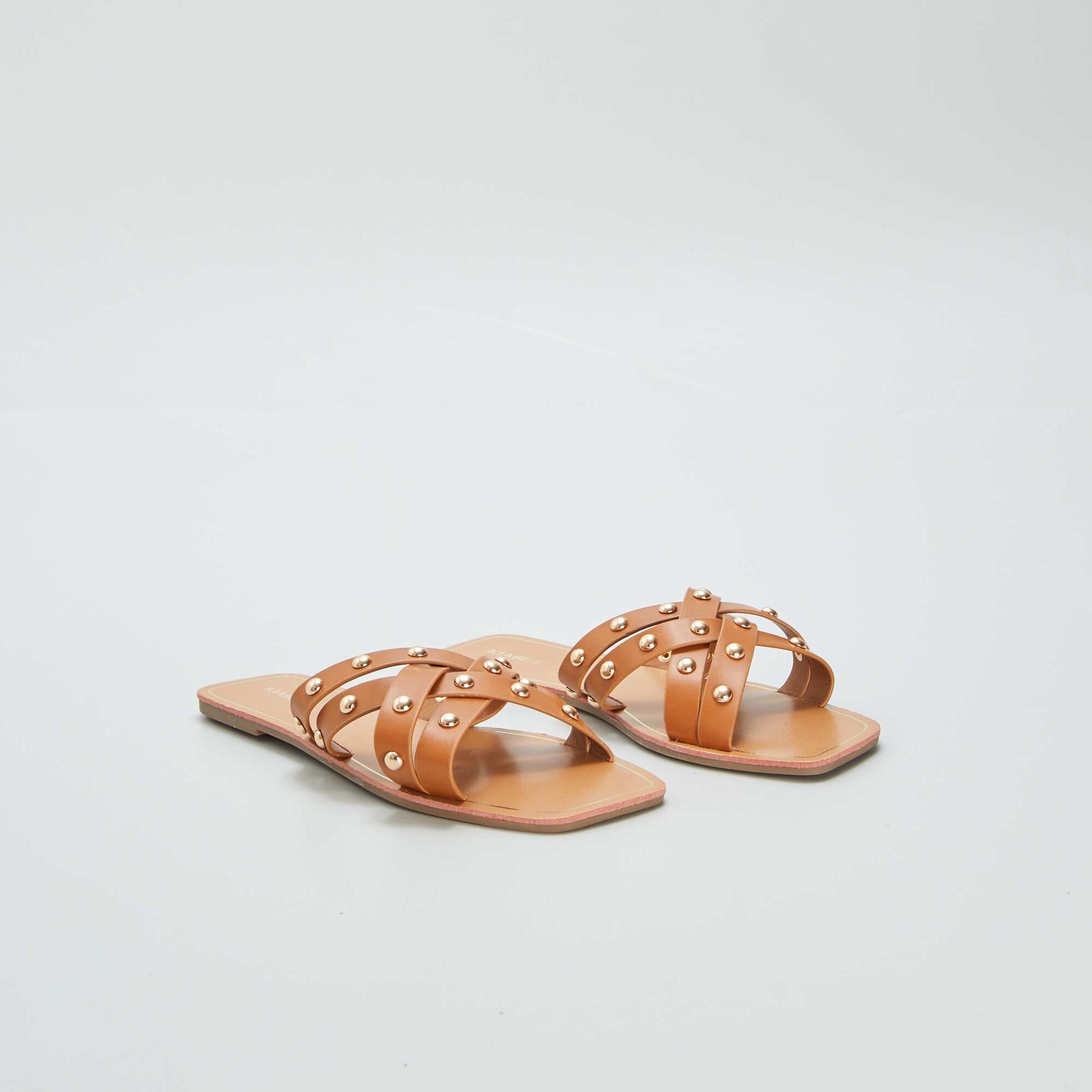 Sandals with crossover straps and studs BROWN