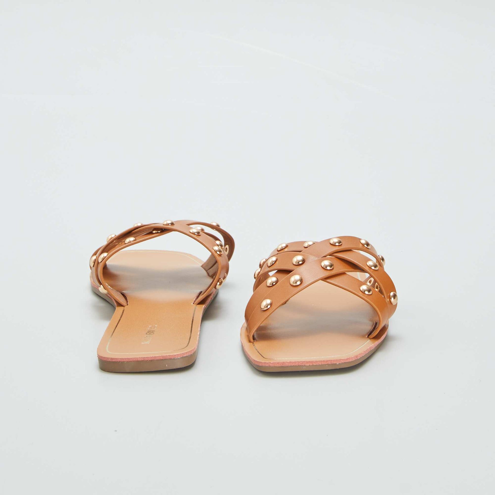 Sandals with crossover straps and studs BROWN