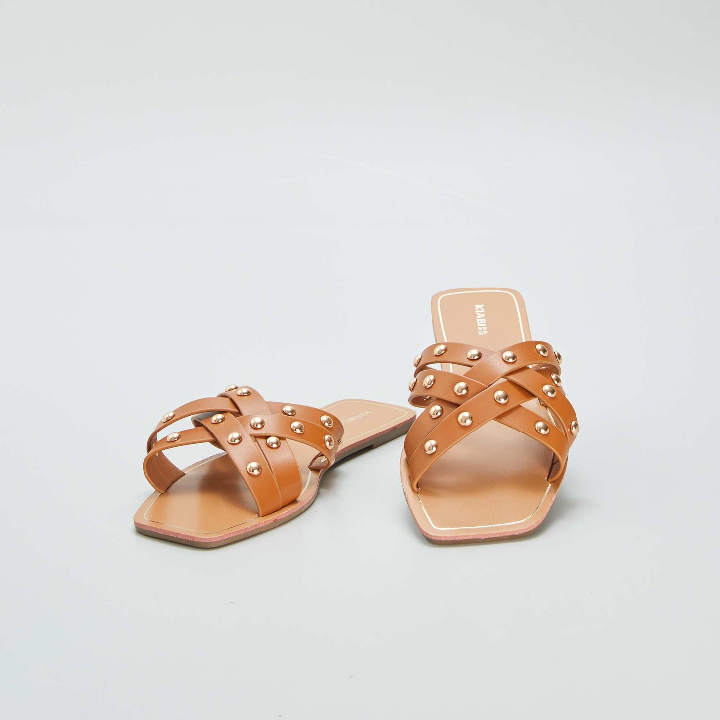 Sandals with crossover straps and studs BROWN