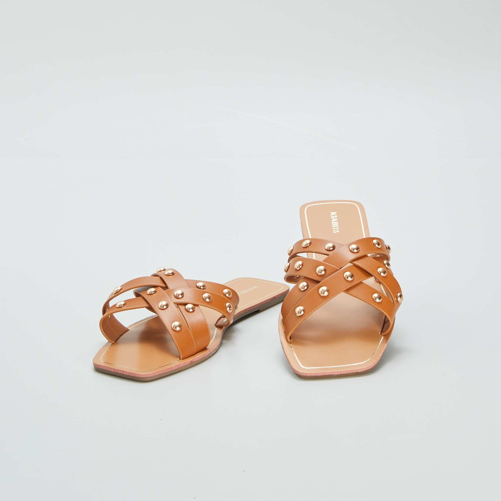 Sandals with crossover straps and studs BROWN