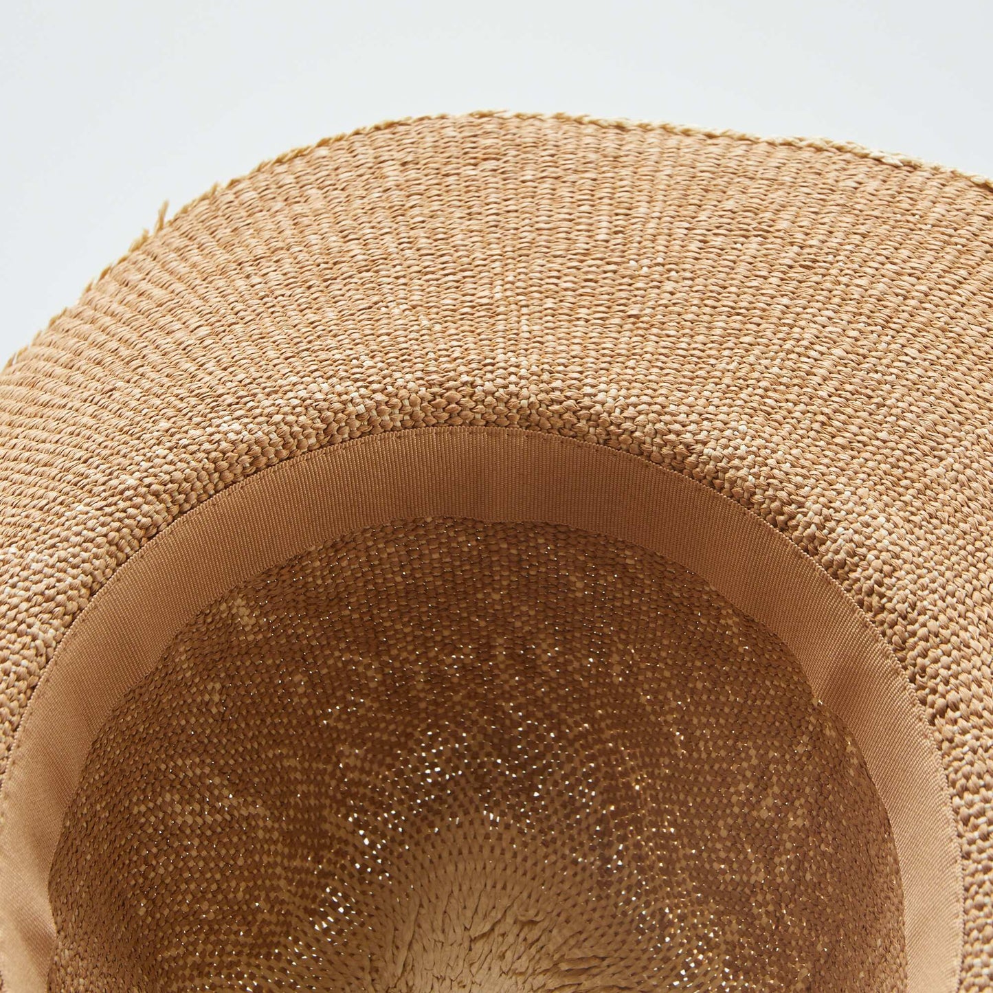 قبعة القش بيج