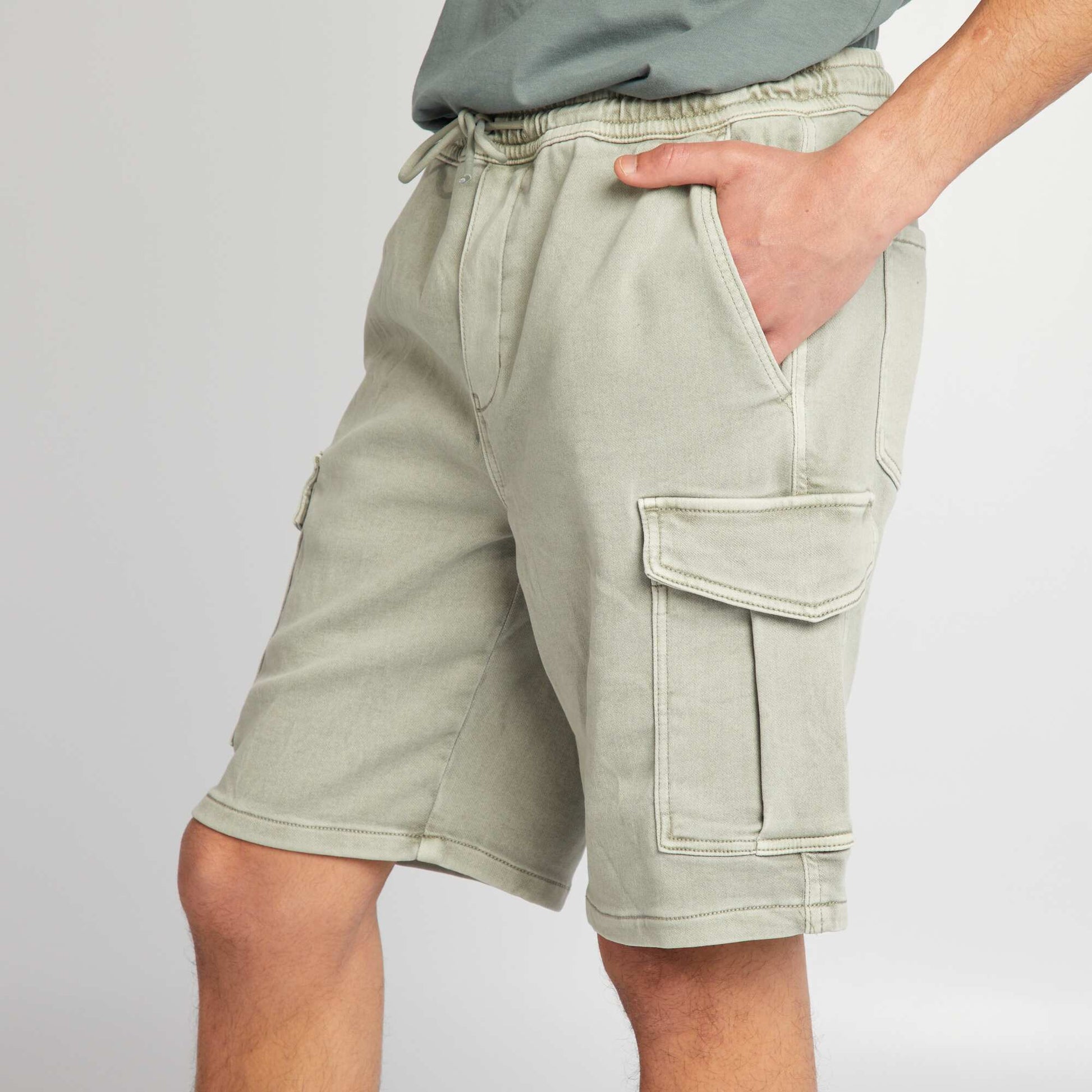 Shorts with side pockets GREEN