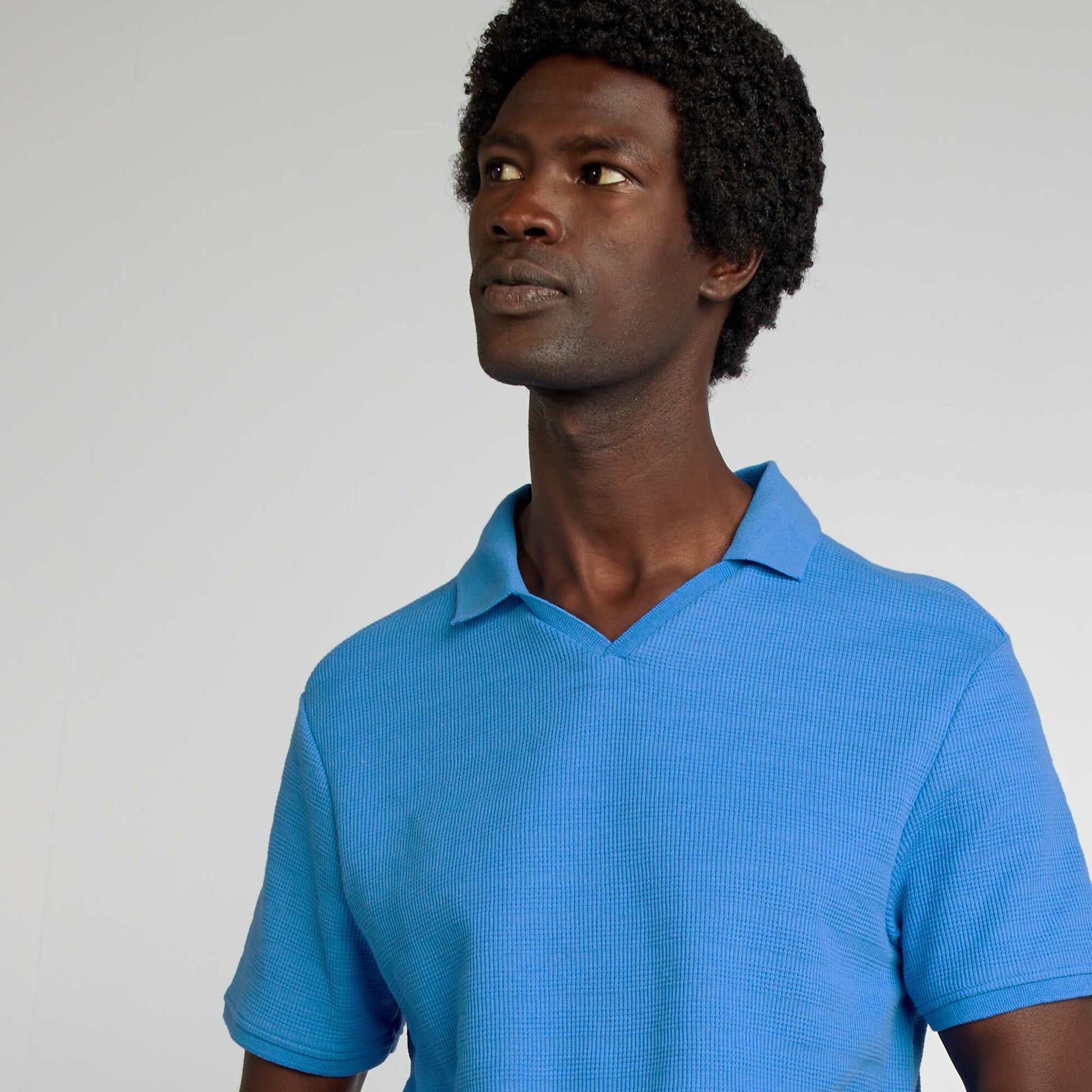 V-neck textured knit polo shirt BLUE