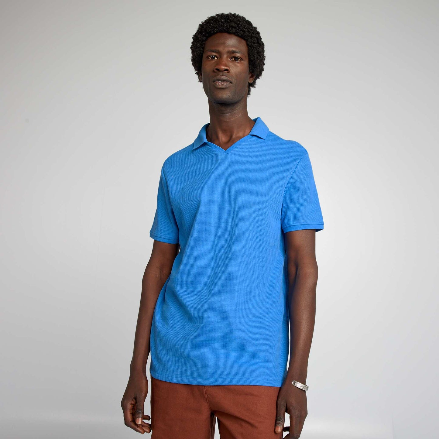 V-neck textured knit polo shirt BLUE