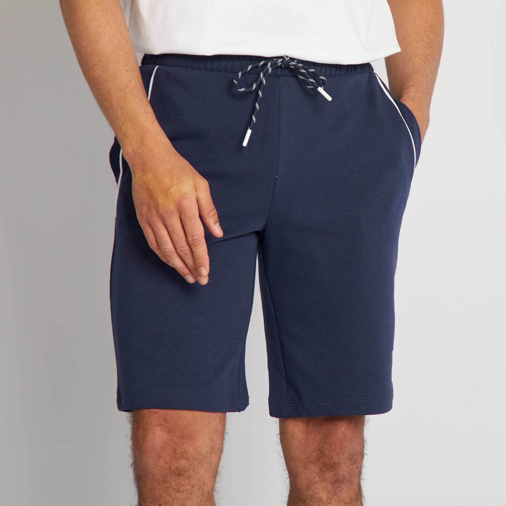Sweatshirt fabric shorts with elasticated waistband BLACK
