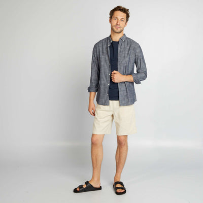 قميص شامبراي أزرق غامق