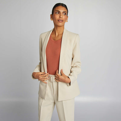 سترة متوسطة الطول باللون الرمادي