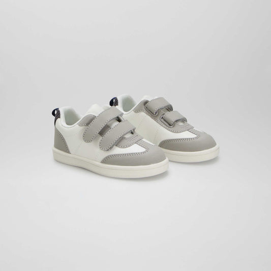 Low-top trainers grey