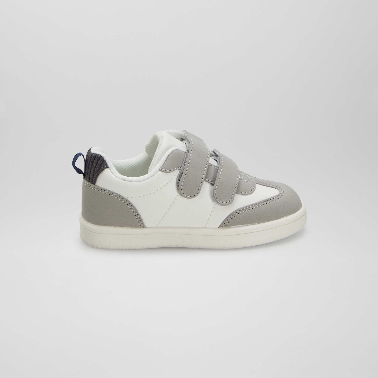 Low-top trainers grey