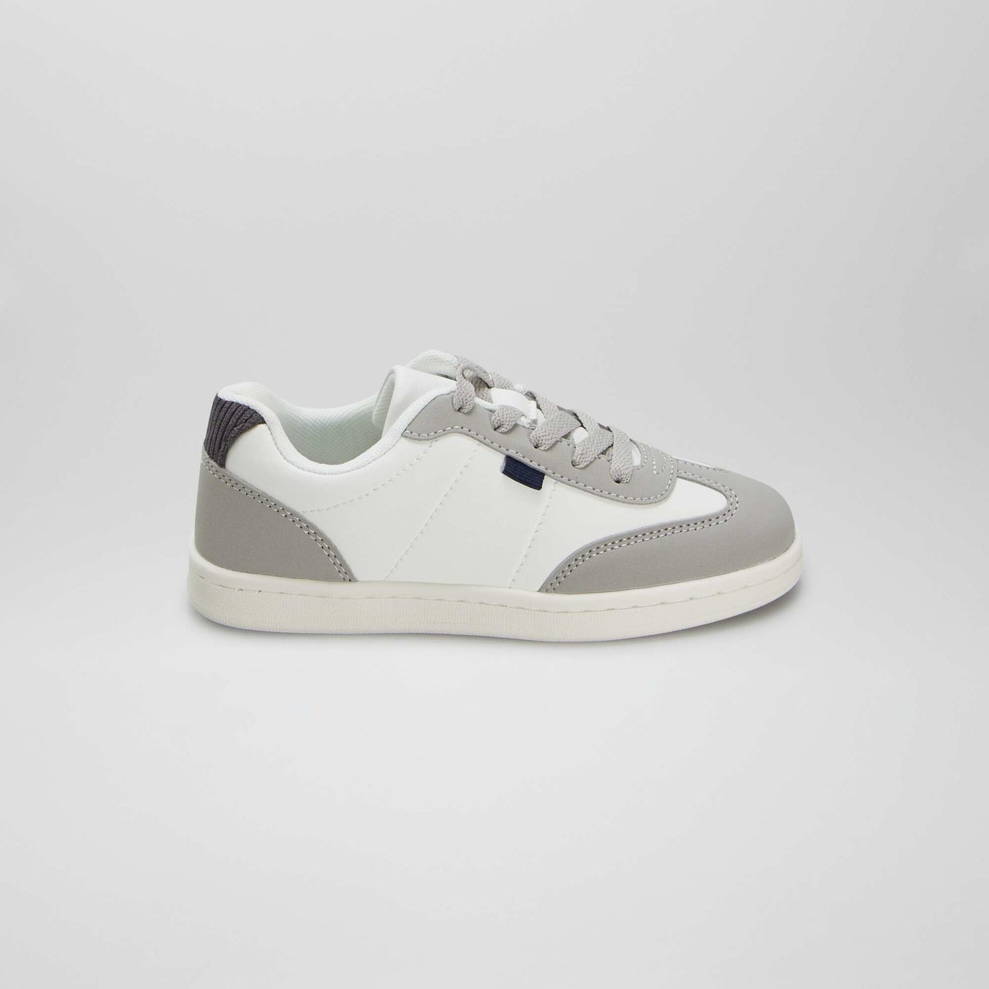 Low-top trainers grey