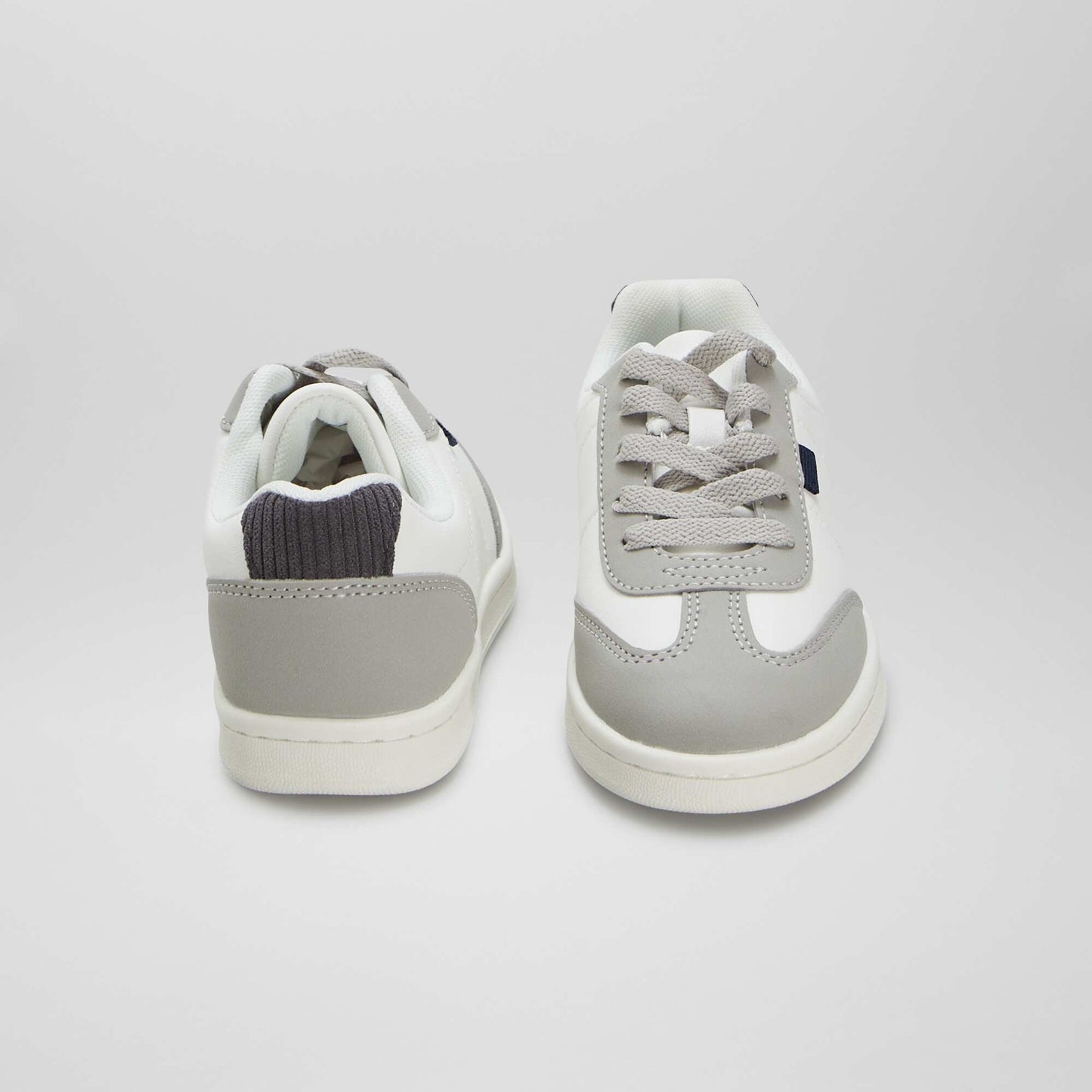 Low-top trainers grey