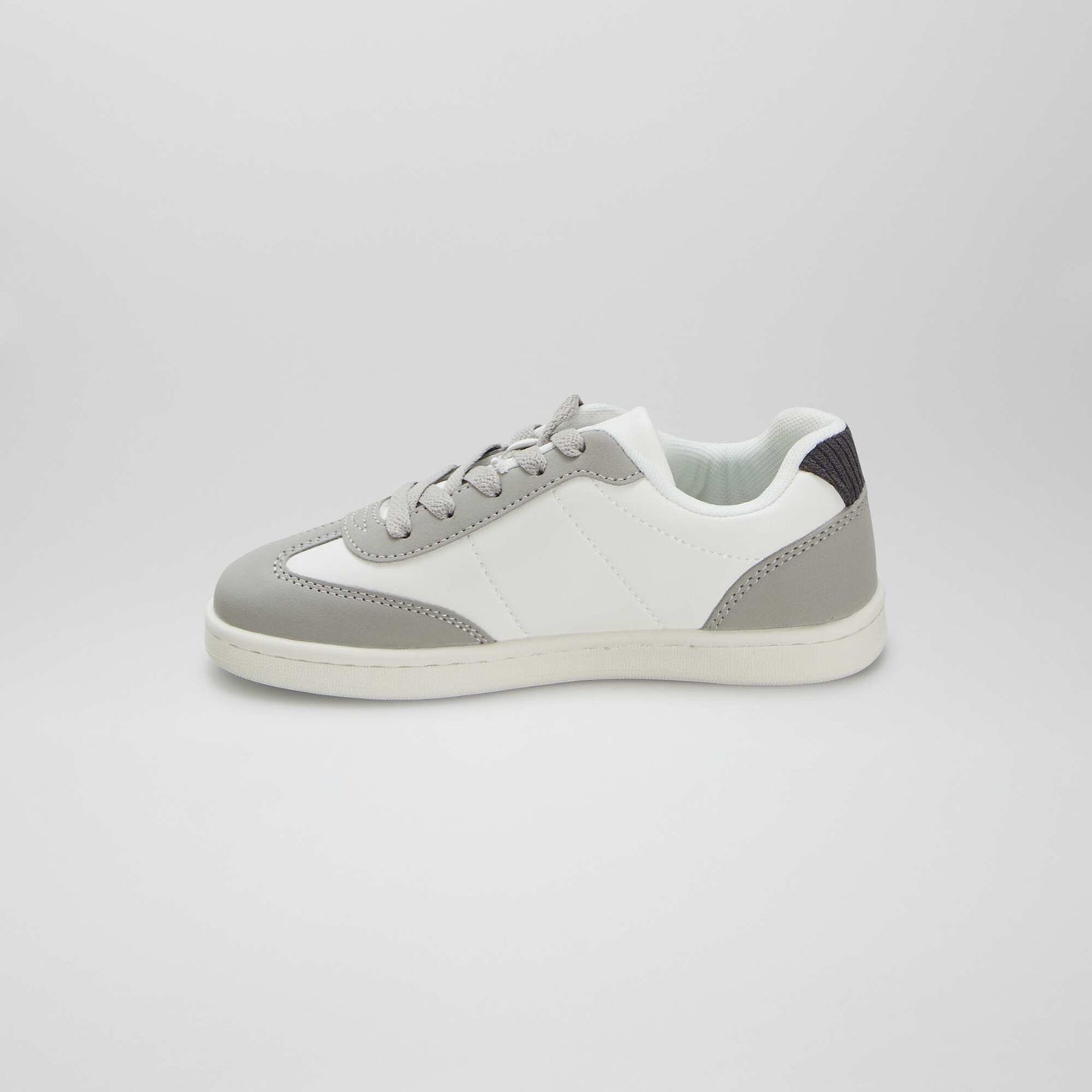 Low-top trainers grey