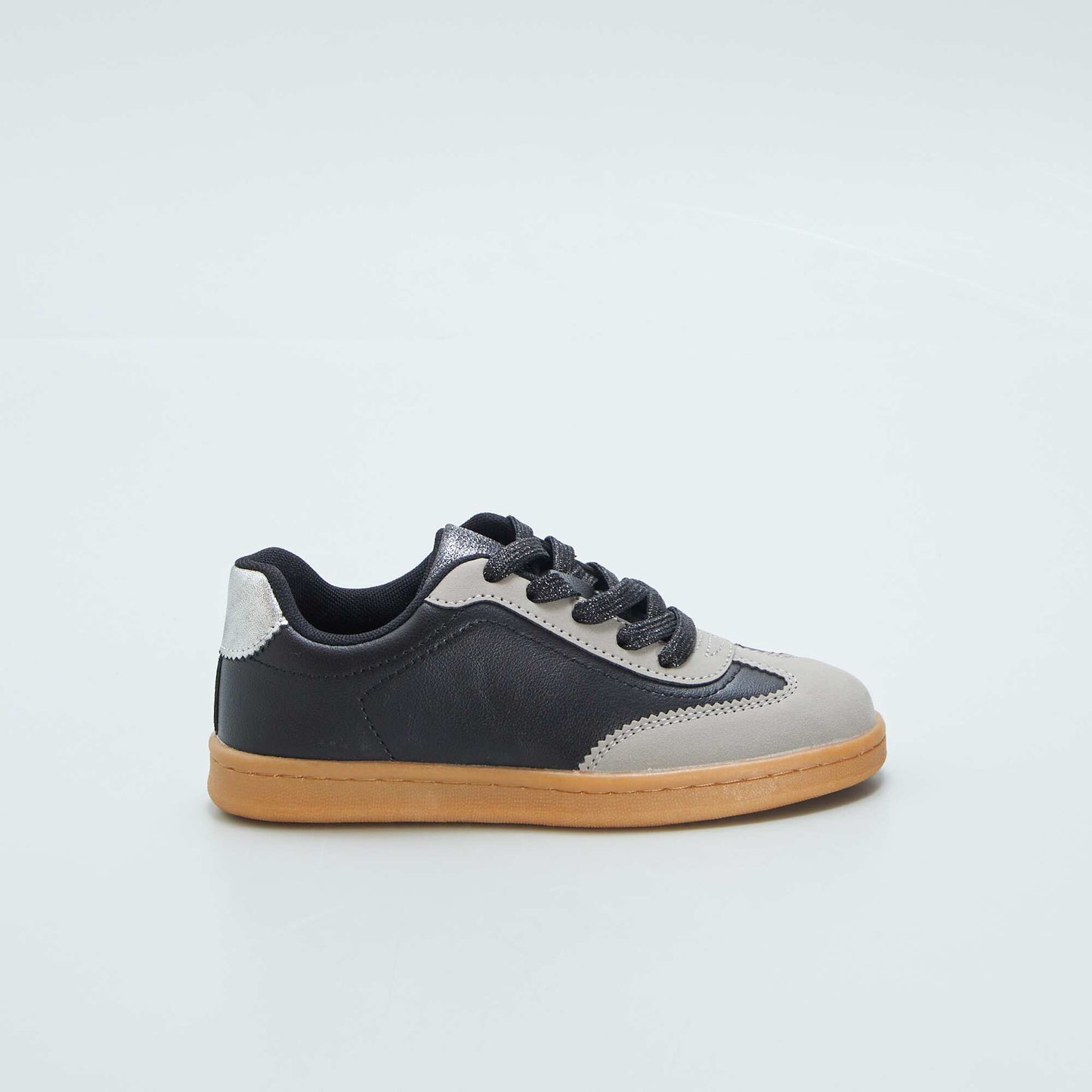 Low top trainers with stylish laces BLACK