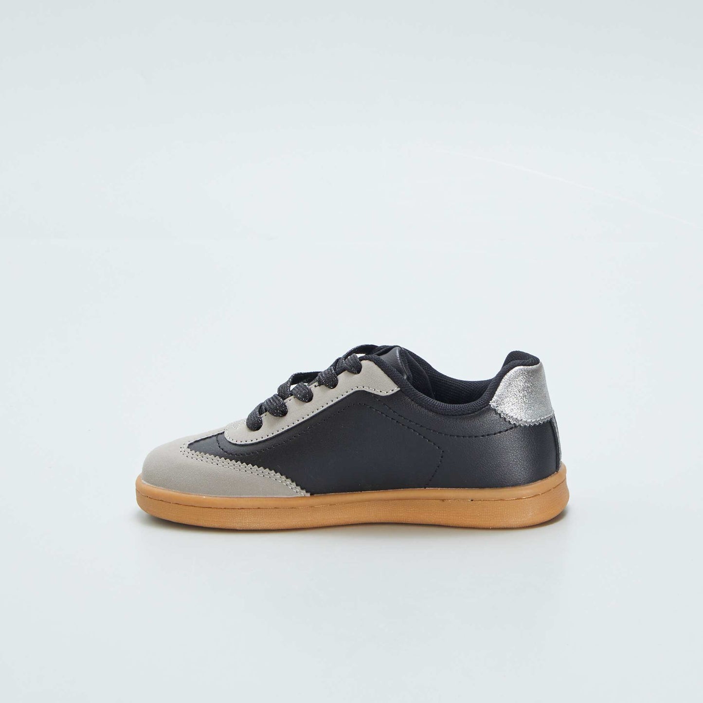 Low top trainers with stylish laces BLACK