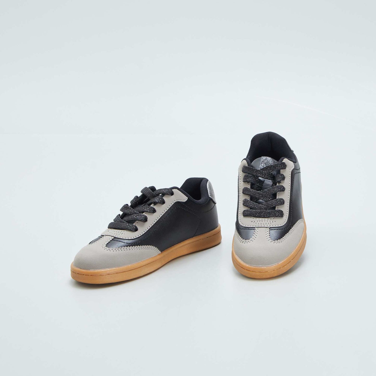 Low top trainers with stylish laces BLACK