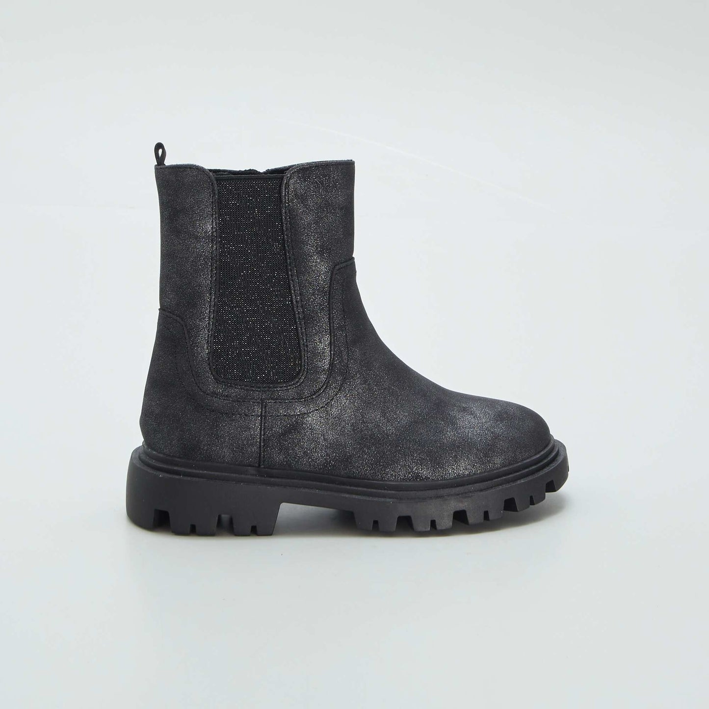 Chelsea boots with notched sole black