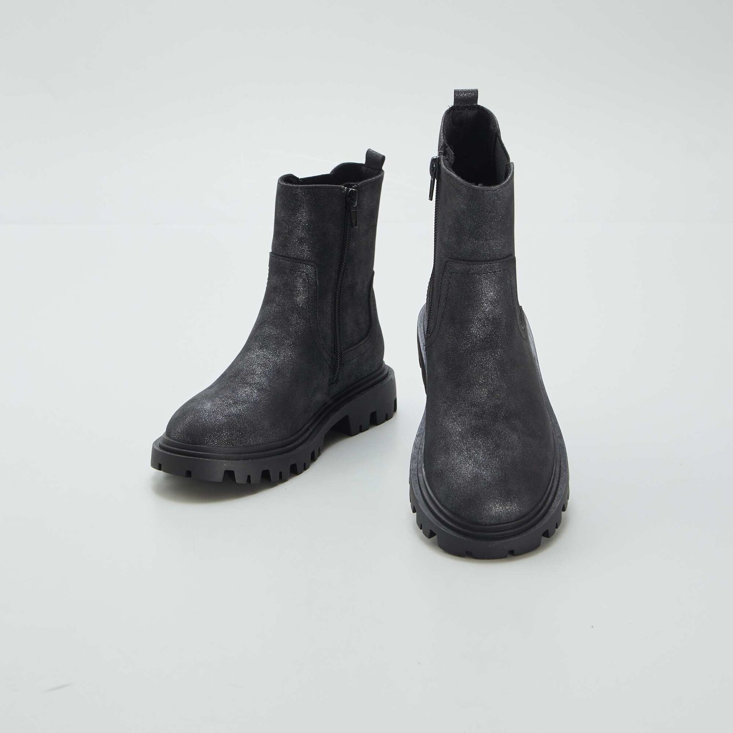 Chelsea boots with notched sole black